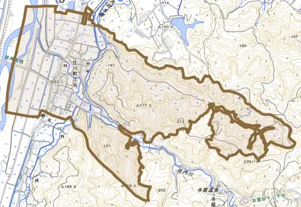 庄川町三谷とその周辺の地図。町の範囲を重ねている