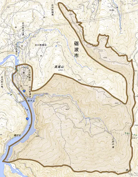 庄川町湯山とその周辺の地図。町の範囲を重ねている
