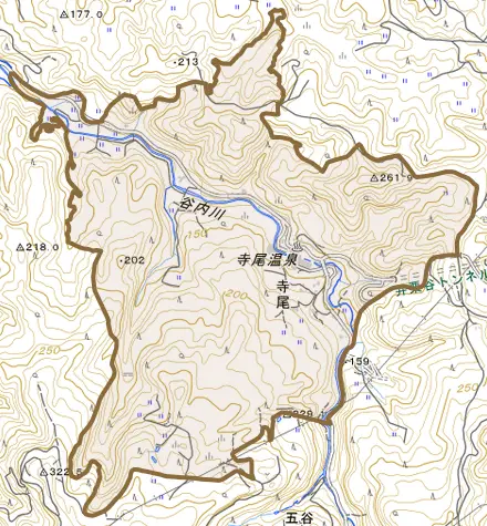 寺尾とその周辺の地図。町の範囲を重ねている
