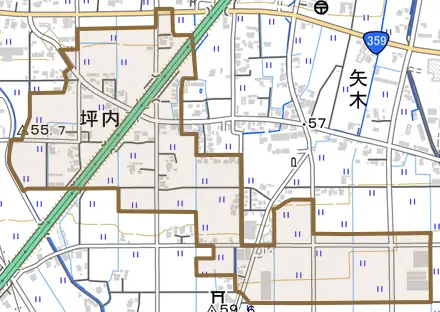 坪内とその周辺の地図。町の範囲を重ねている