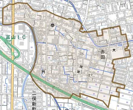 赤田とその周辺の地図。町の範囲を重ねている