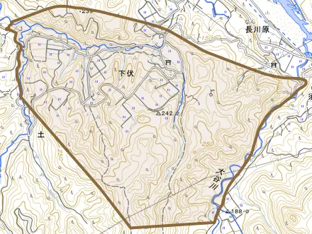下伏とその周辺の地図。町の範囲を重ねている