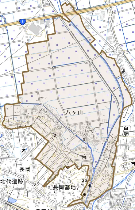八ヶ山とその周辺の地図。町の範囲を重ねている