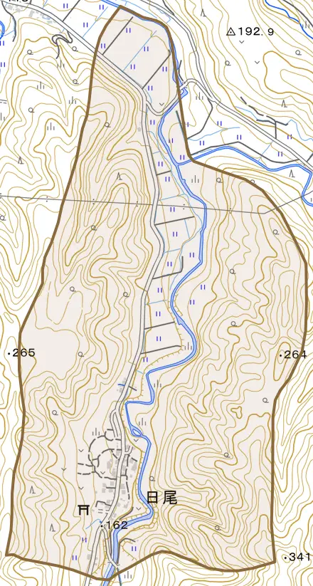 日尾とその周辺の地図。町の範囲を重ねている