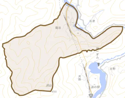 庵谷とその周辺の地図。町の範囲を重ねている