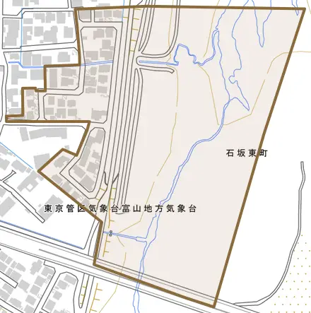 石坂東町とその周辺の地図。町の範囲を重ねている