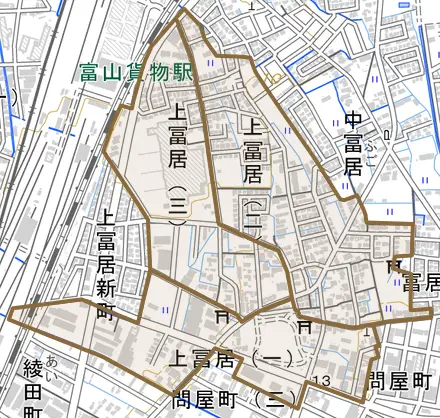 上冨居とその周辺の地図。町の範囲を重ねている