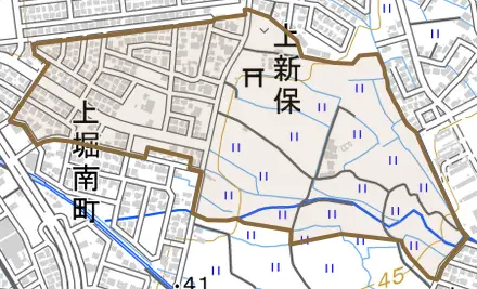 上新保とその周辺の地図。町の範囲を重ねている