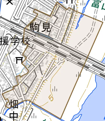 駒見とその周辺の地図。町の範囲を重ねている