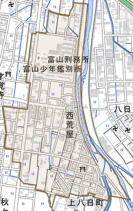 西荒屋とその周辺の地図。町の範囲を重ねている