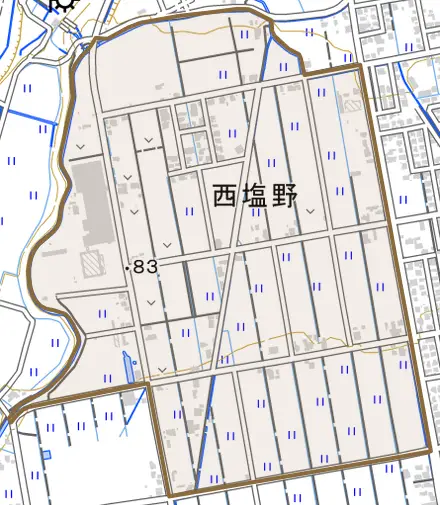 西塩野とその周辺の地図。町の範囲を重ねている