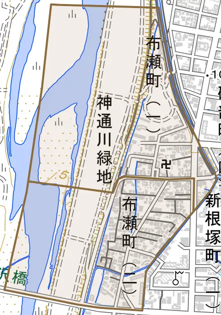 布瀬町とその周辺の地図。町の範囲を重ねている