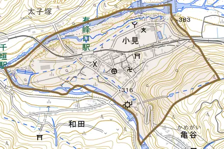 小見とその周辺の地図。町の範囲を重ねている