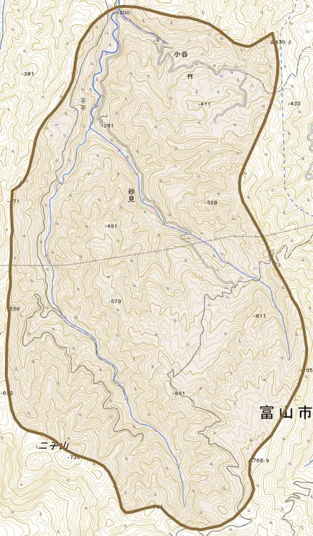 小谷とその周辺の地図。町の範囲を重ねている