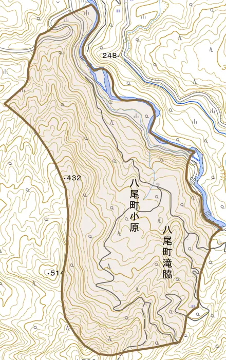 八尾町小原とその周辺の地図。町の範囲を重ねている