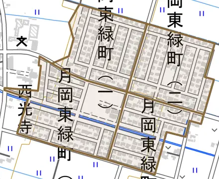 月岡東緑町とその周辺の地図。町の範囲を重ねている