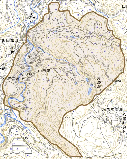 山田湯とその周辺の地図。町の範囲を重ねている