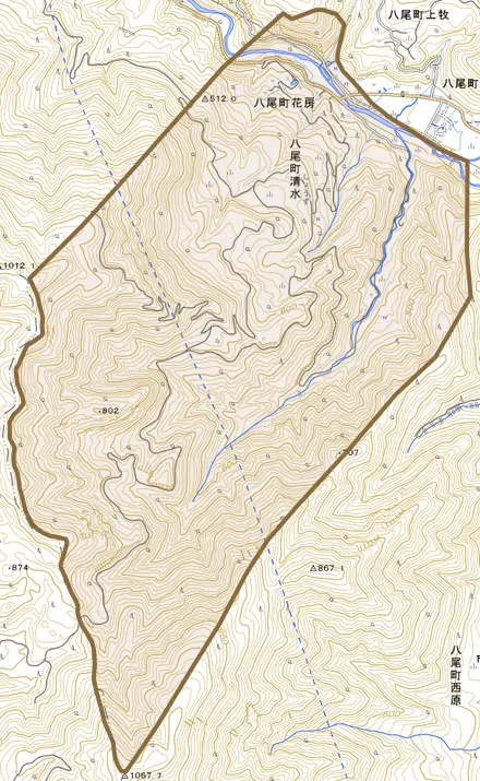 八尾町花房とその周辺の地図。町の範囲を重ねている