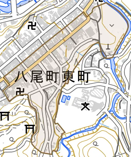 八尾町東町とその周辺の地図。町の範囲を重ねている