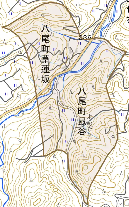 八尾町入谷とその周辺の地図。町の範囲を重ねている