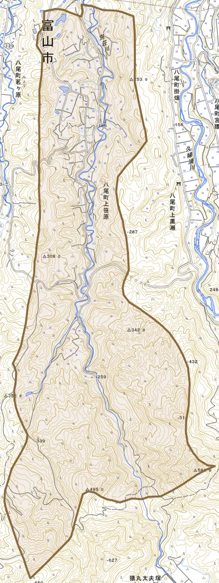 八尾町上笹原とその周辺の地図。町の範囲を重ねている
