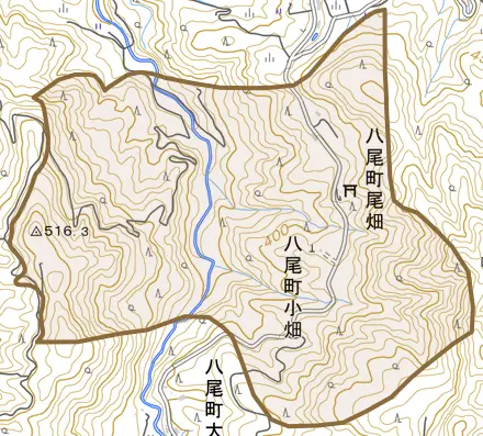 八尾町尾畑とその周辺の地図。町の範囲を重ねている