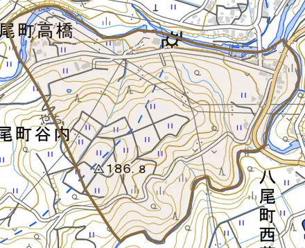 八尾町高熊とその周辺の地図。町の範囲を重ねている