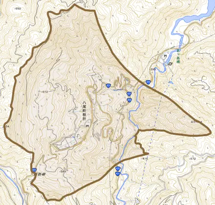 八尾町栃折とその周辺の地図。町の範囲を重ねている