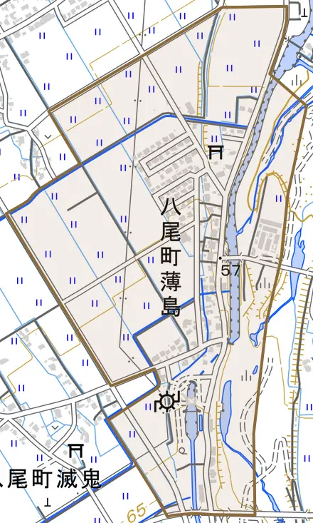 八尾町薄島とその周辺の地図。町の範囲を重ねている
