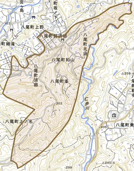 八尾町和山とその周辺の地図。町の範囲を重ねている