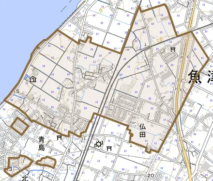 仏田とその周辺の地図。町の範囲を重ねている