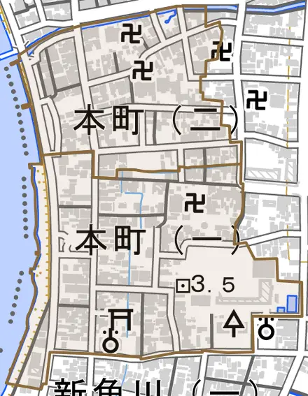 本町とその周辺の地図。町の範囲を重ねている