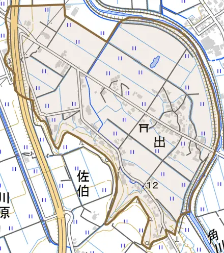 出とその周辺の地図。町の範囲を重ねている