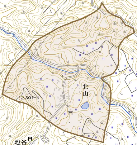 北山とその周辺の地図。町の範囲を重ねている