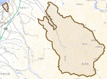 三ケとその周辺の地図。町の範囲を重ねている