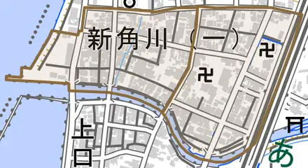 新角川とその周辺の地図。町の範囲を重ねている