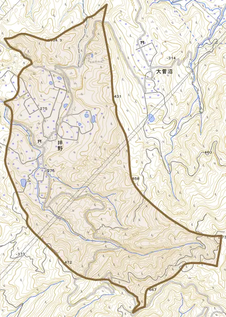 坪野とその周辺の地図。町の範囲を重ねている
