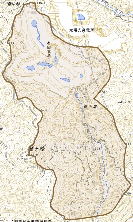 大字釜中とその周辺の地図。町の範囲を重ねている