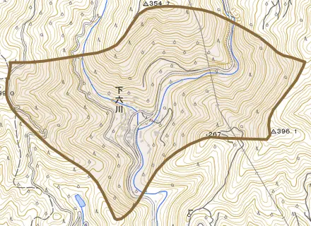 大字下六川とその周辺の地図。町の範囲を重ねている
