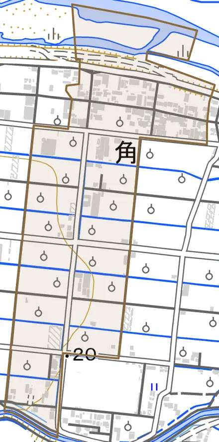 大字角とその周辺の地図。町の範囲を重ねている
