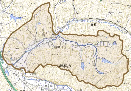 明神川とその周辺の地図。町の範囲を重ねている