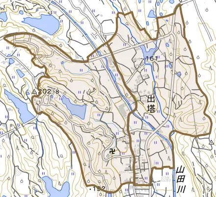 出塔とその周辺の地図。町の範囲を重ねている