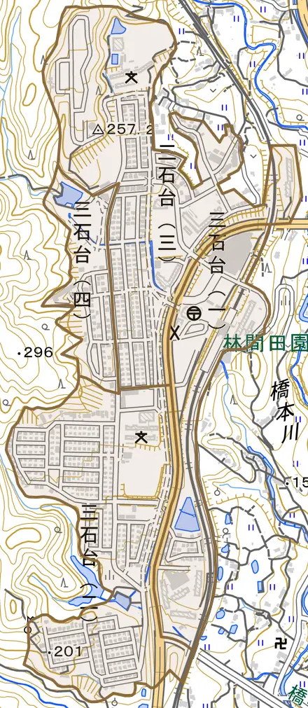 三石台とその周辺の地図。町の範囲を重ねている