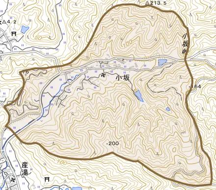 大字小坂とその周辺の地図。町の範囲を重ねている