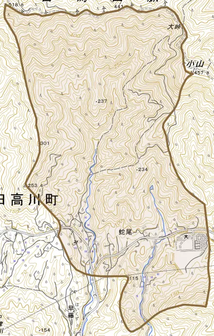 大字蛇尾とその周辺の地図。町の範囲を重ねている