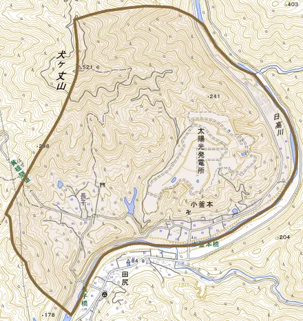 大字小釜本とその周辺の地図。町の範囲を重ねている