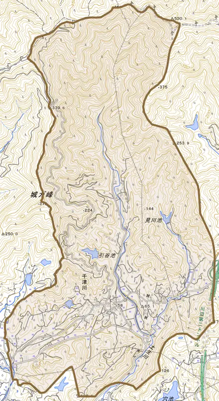 大字千津川とその周辺の地図。町の範囲を重ねている