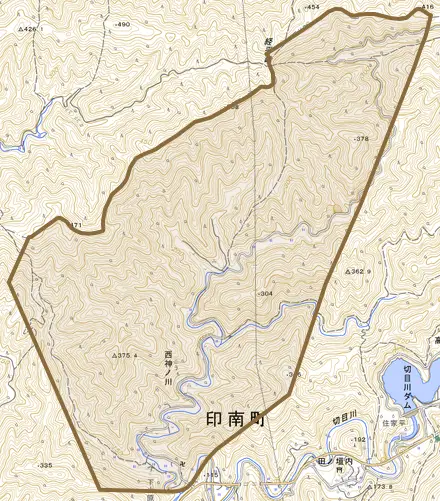 大字西神ノ川とその周辺の地図。町の範囲を重ねている