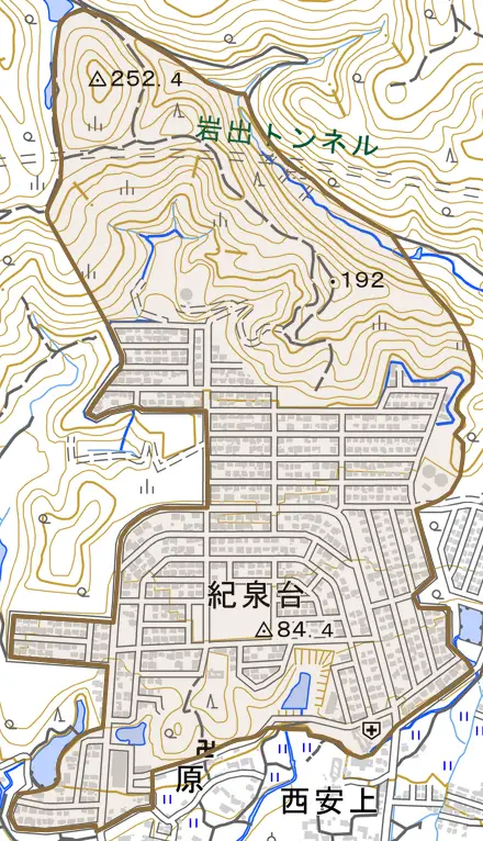 紀泉台とその周辺の地図。町の範囲を重ねている