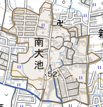 南大池とその周辺の地図。町の範囲を重ねている